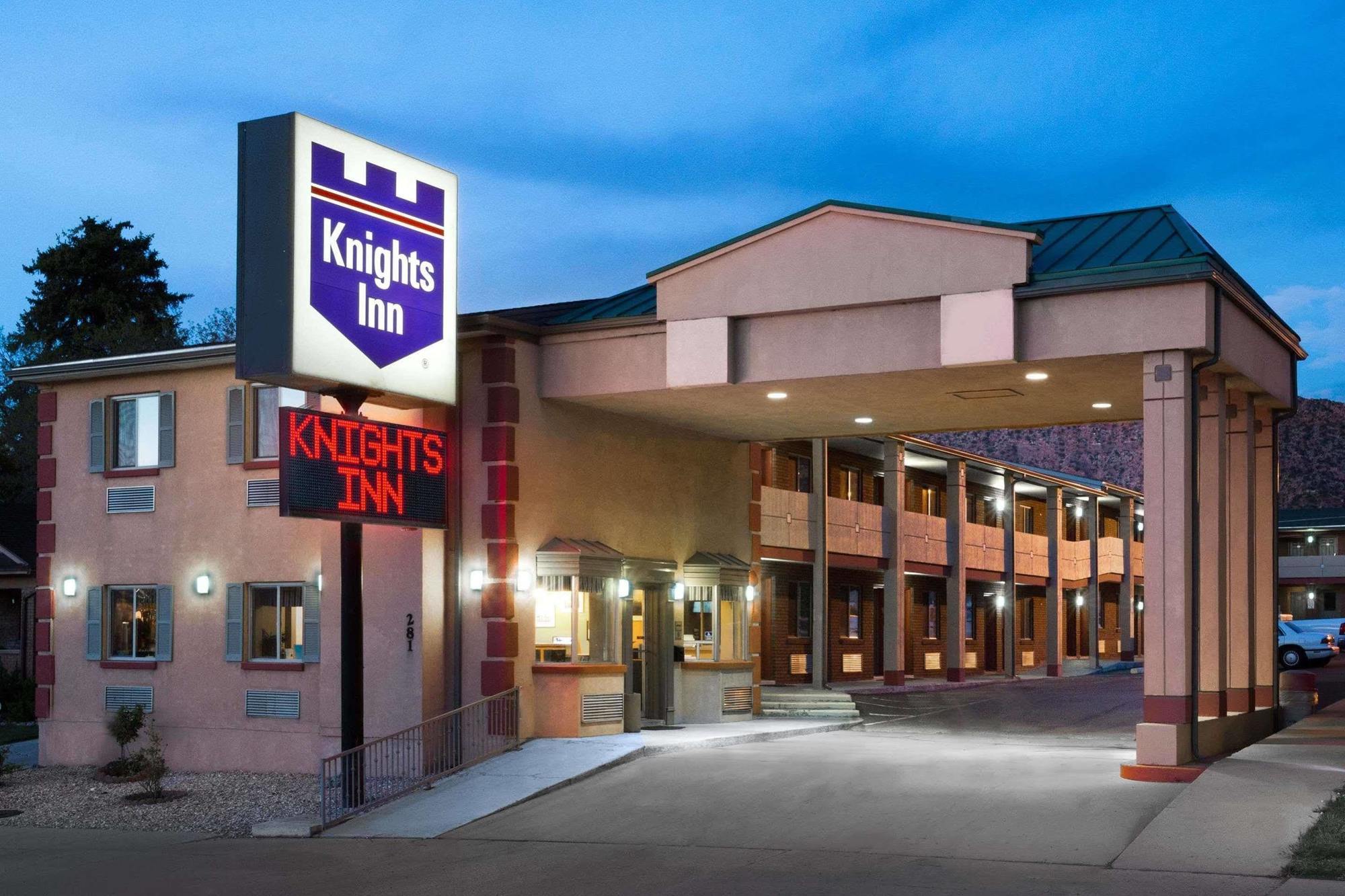 Knights Inn At Сідар-Сіті Екстер'єр фото